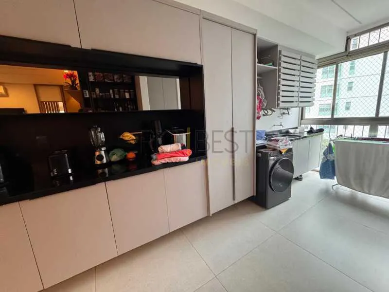 Furnished 4-bedroom apartment with park-view windows — photo 29