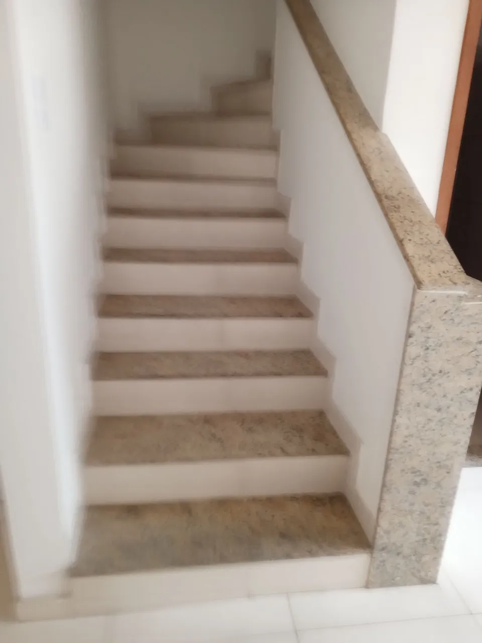 Balcony with a grill in a 3-bedroom house, 135 m² — photo 14