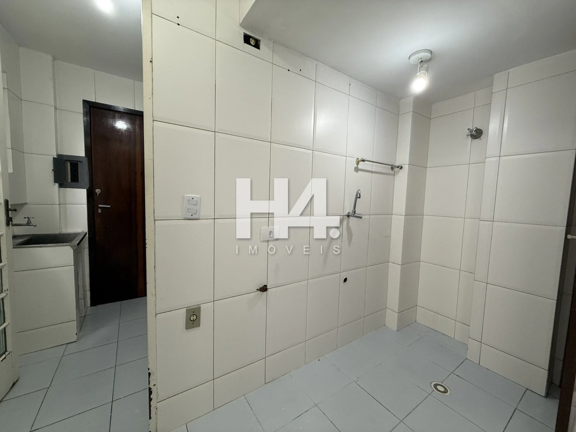 Квартира з 3 спальнями та дерев'яною підлогою або ламінатом — photo 22