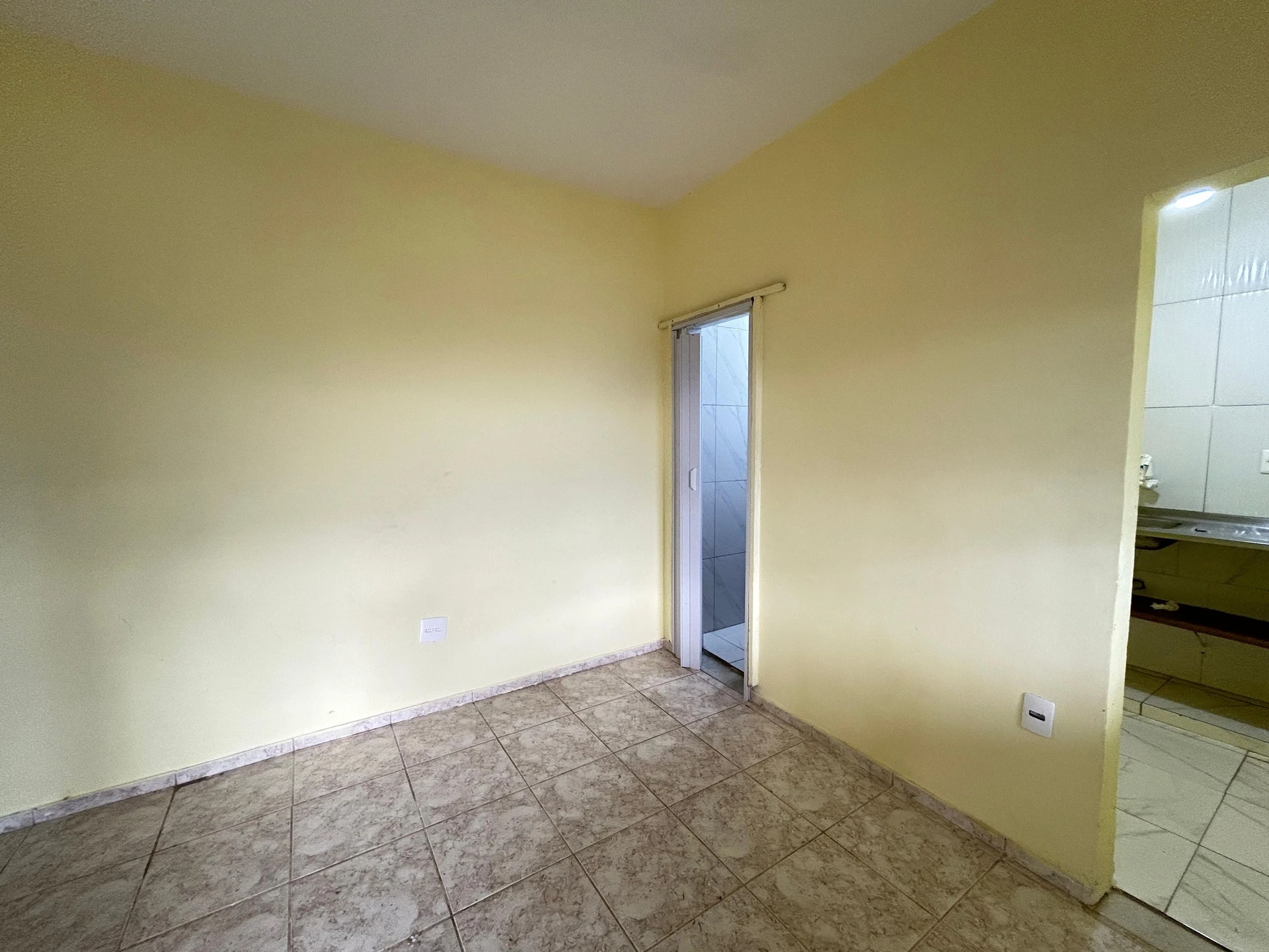 Unfurnished 1-bedroom house with a dedicated laundry area — photo 21