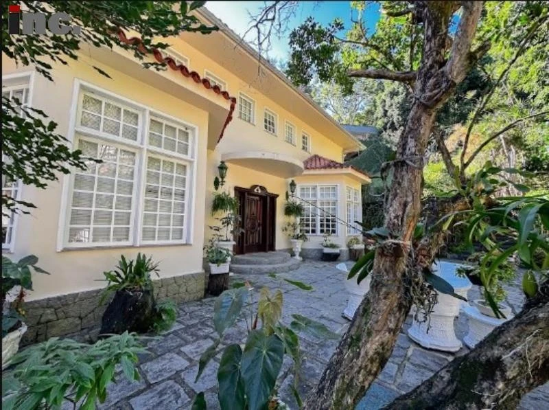 Casa neocolonial con 4 dormitorios y 3 suites — photo 42