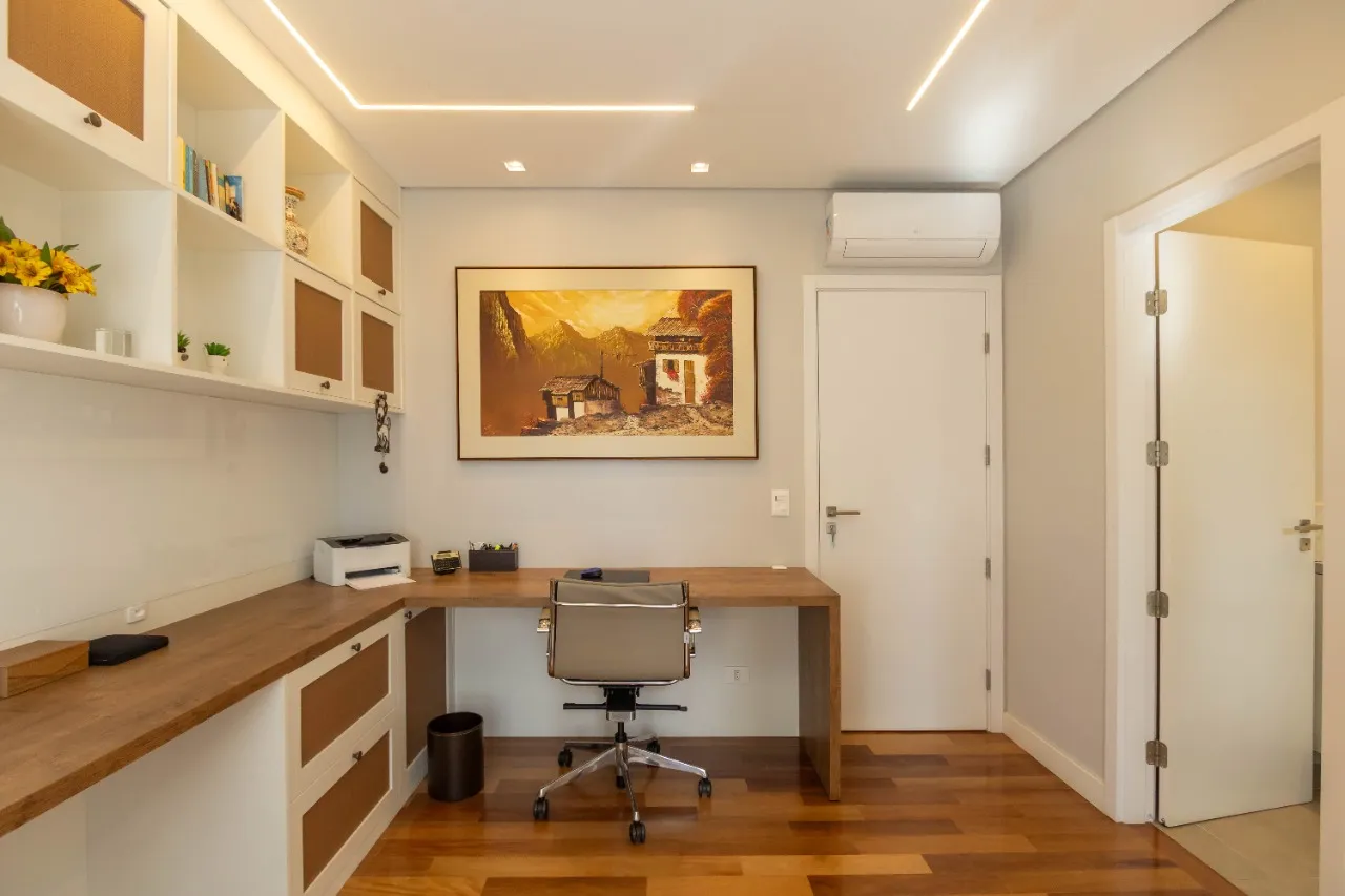 3-bedroom apartment in a building with a gym — photo 49