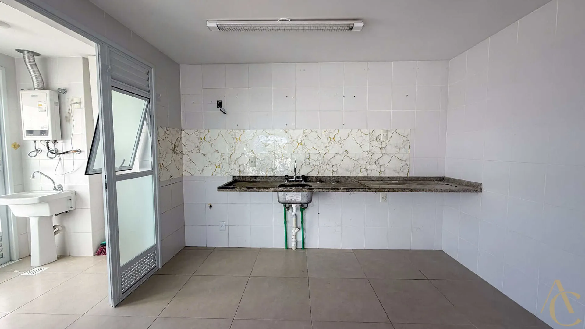 Furnished apartment with 3 en-suite bedrooms — photo 47