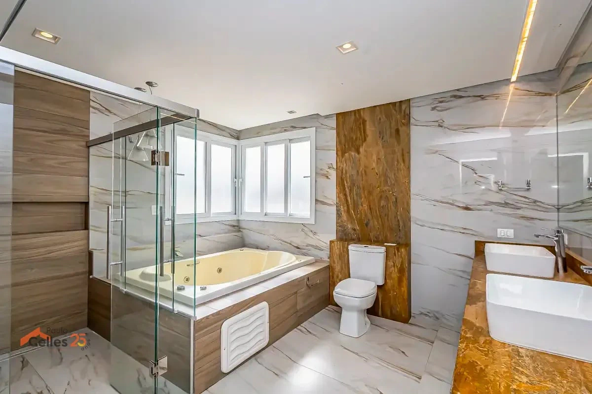 Furnished house, 275 m², with a glass-enclosed balcony — photo 6