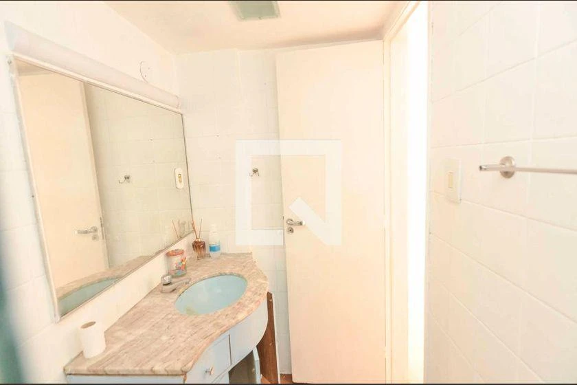 Departamento de 2 dormitorios con piso de madera o laminado — photo 27