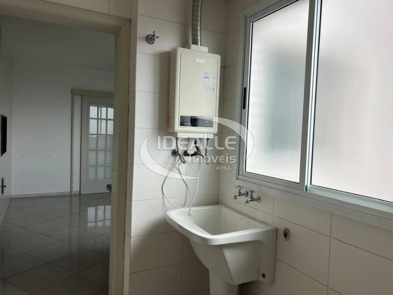 3-bedroom apartment with enclosed balcony and 2 parking spots — photo 13
