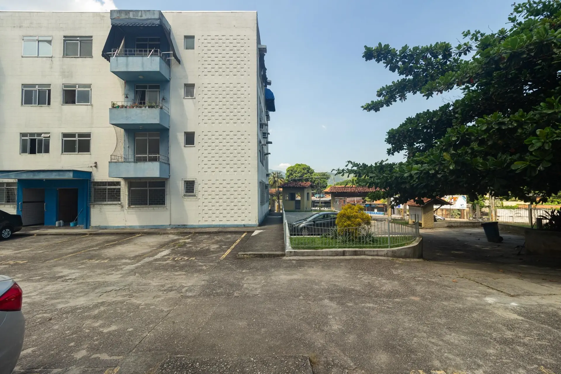 2-bedroom apartment with 1 bath, parking spot, pets ok — photo 33