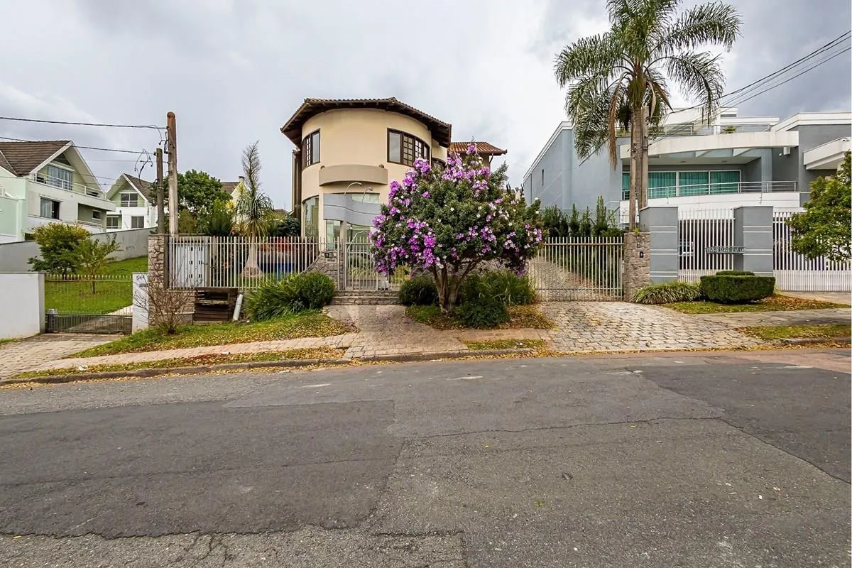 Casa de 303 m² com 4 quartos e churrasqueira privativa — photo 36