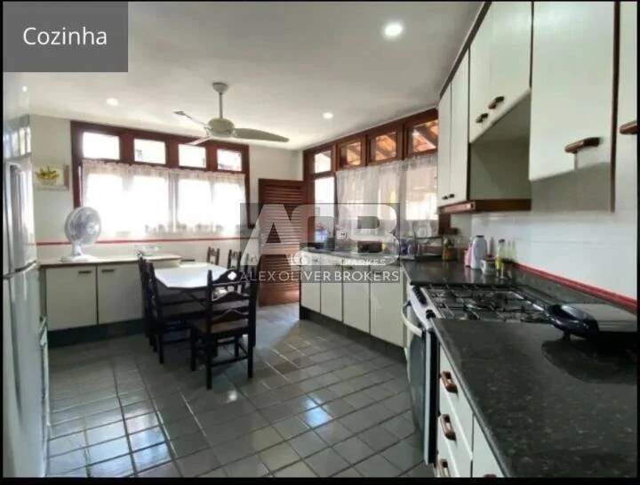 Furnished house with 5 en-suite bedrooms and a balcony — photo 18