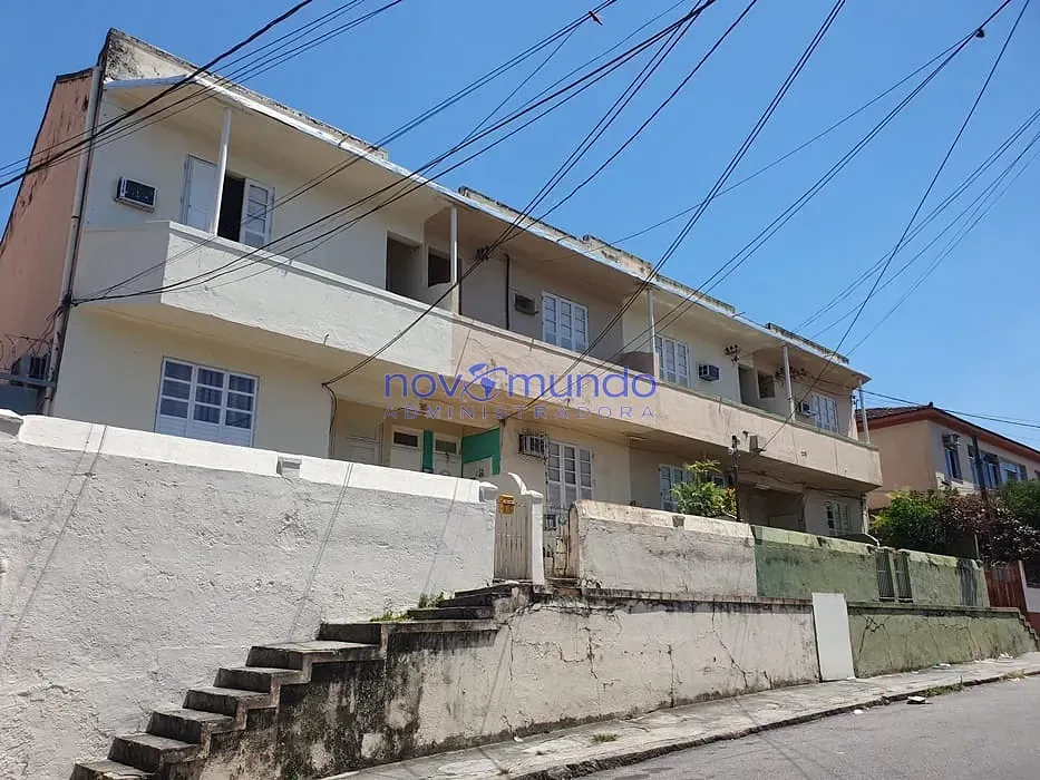 Apartamento com piso de madeira ou laminado, Pilares — photo 3