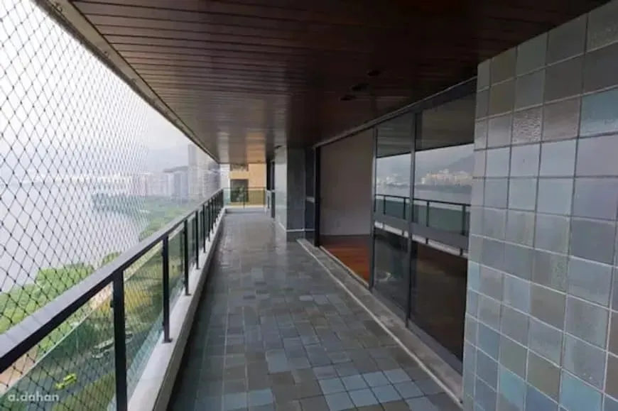 Apartment with 4 bedrooms, 5 bathrooms and 380 m² plus balcony — photo 11