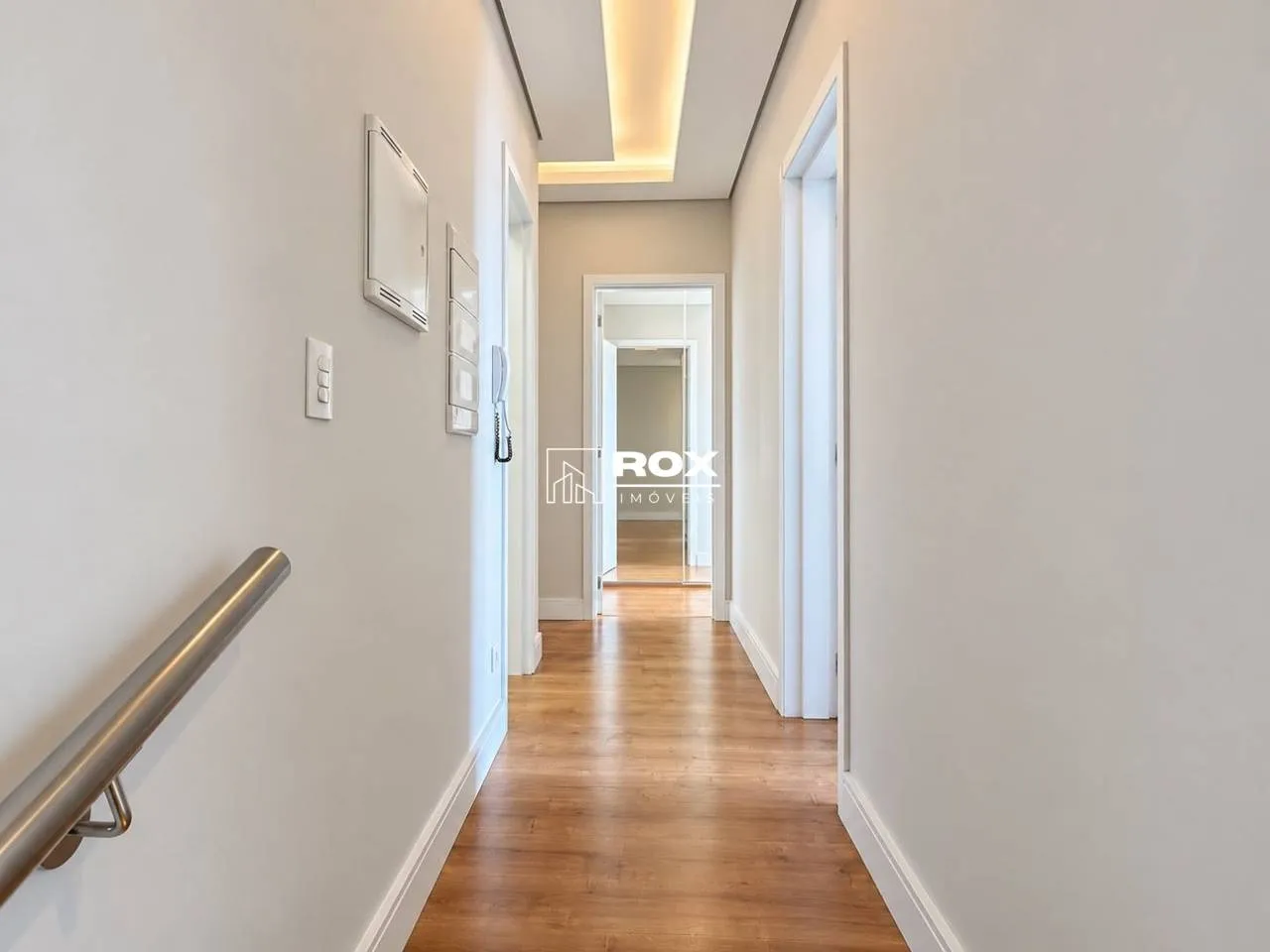 Floor-to-ceiling windows in a 3-bedroom apartment, 150 m² — photo 8