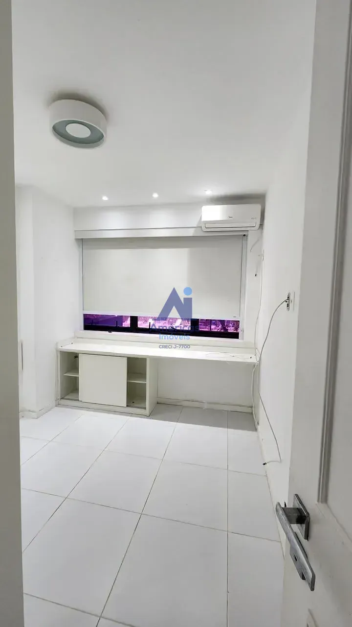 Unfurnished apartment with 4 bedrooms and a balcony — photo 10