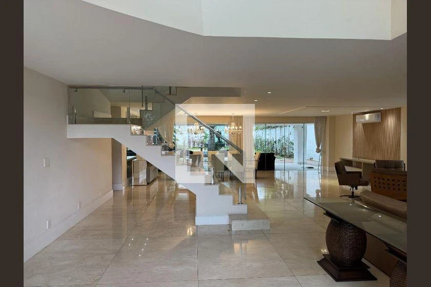 5 quartos e banheira: casa de 1000 m² — photo 14