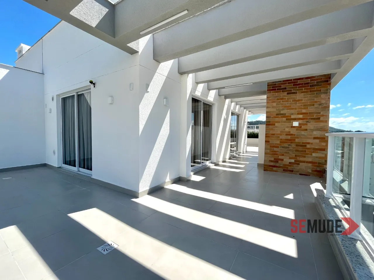 Furnished 1-bedroom apartment with a balcony grill — photo 22