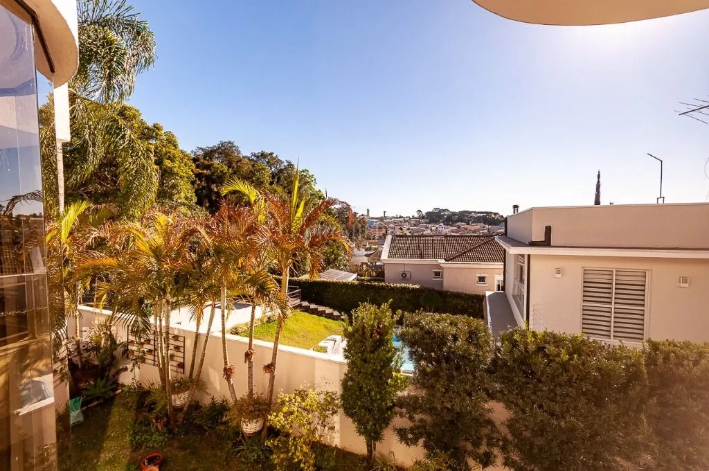 Furnished house with 4 bedrooms across 1167 m² and 8 spots — photo 3
