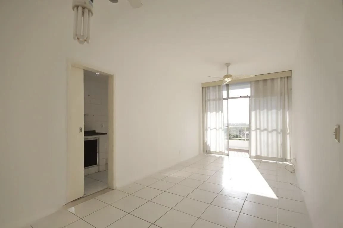 One-bedroom apartment with a park view in Rio de Janeiro — photo 7