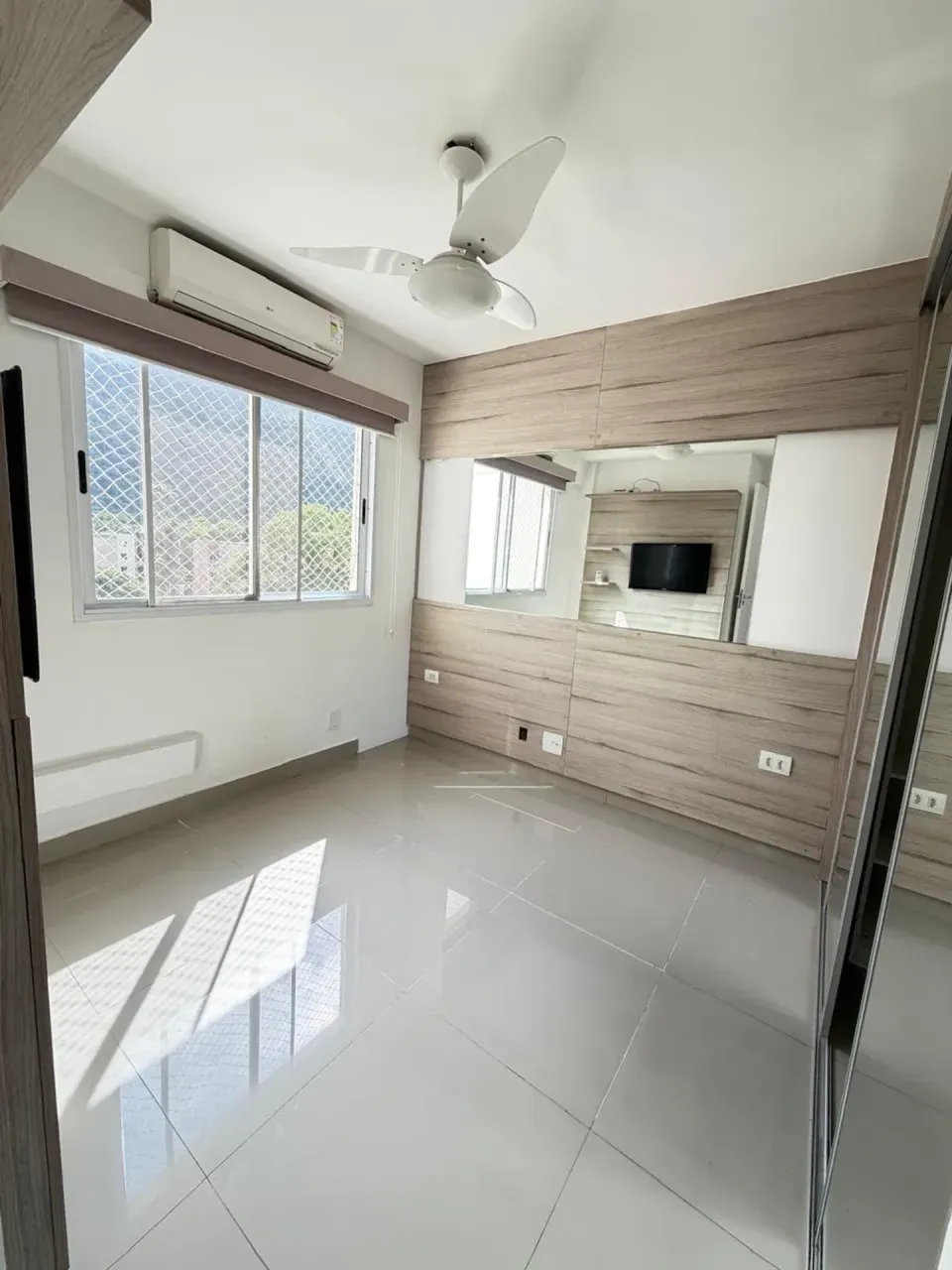 4-bedroom apartment with a closed-in balcony — photo 3