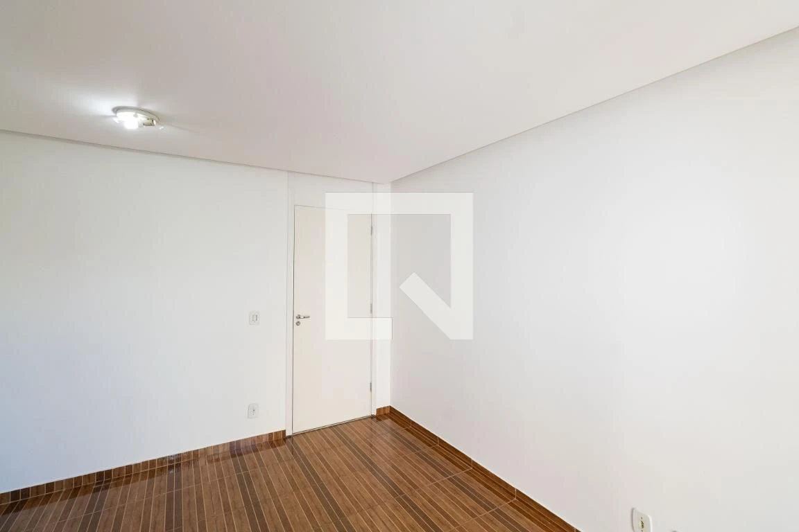 Apartamento com 2 quartos, 1 banheiro e varanda — photo 26