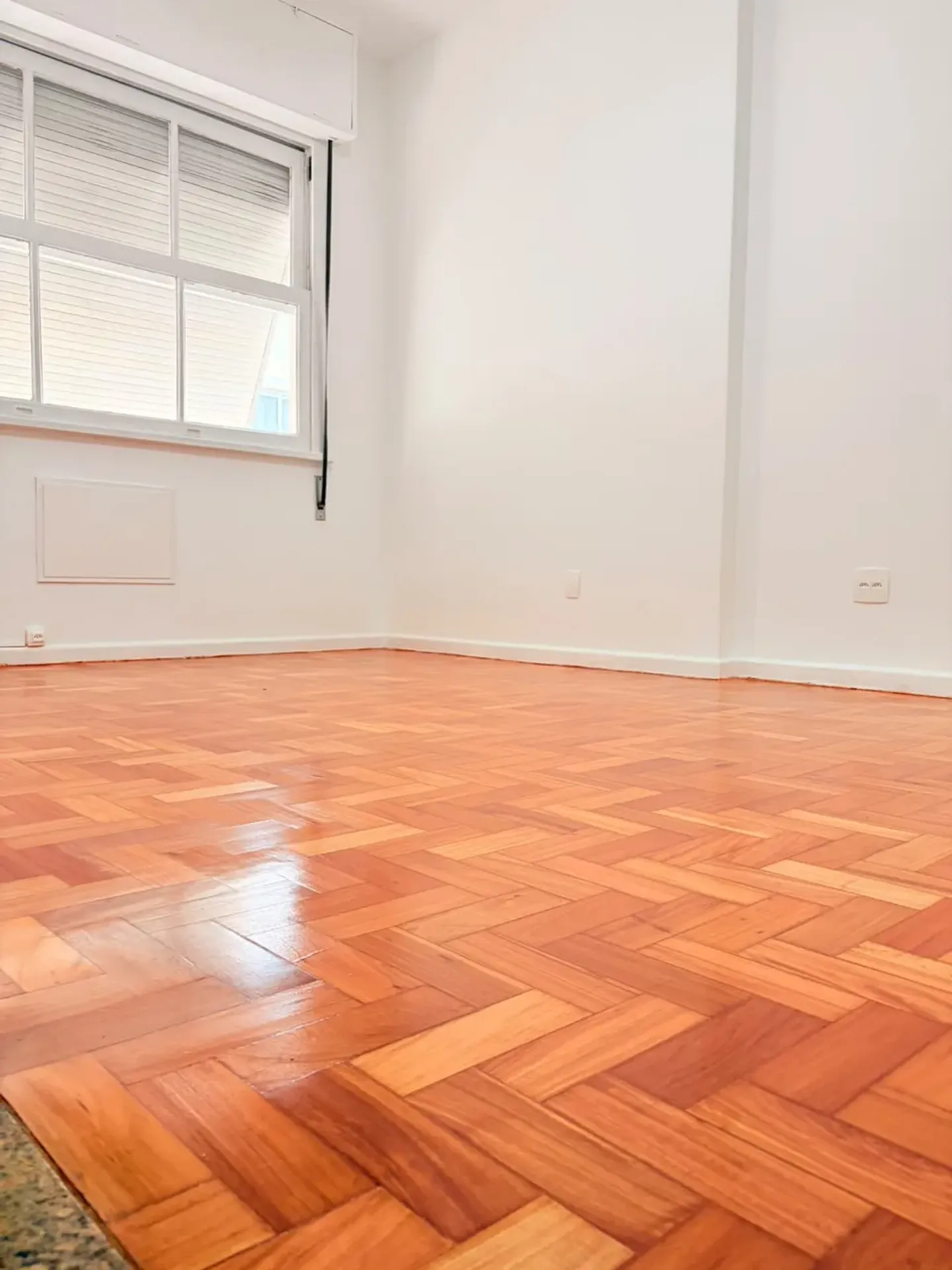 Apartment on the 8th floor with wood or laminate floors — photo 15