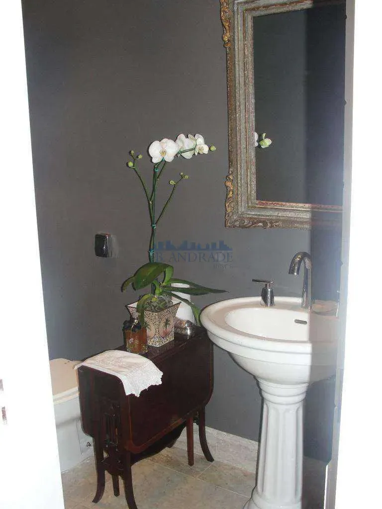 Furnished house with 4 bedrooms and 498 m², closed kitchen — photo 33