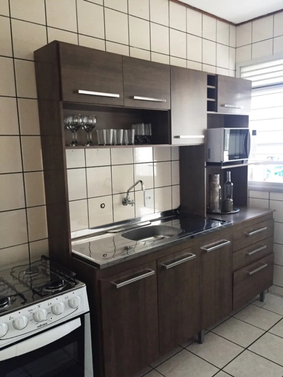 Apartamento com 3 quartos e cozinha fechada com fogão a gás — photo 3