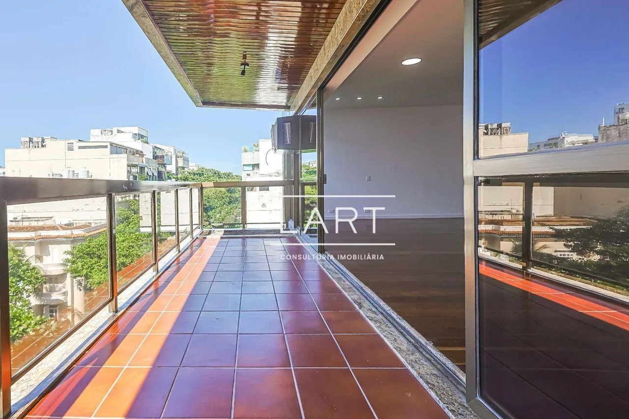 4-bedroom apartment with balcony and 227 m² — photo 2