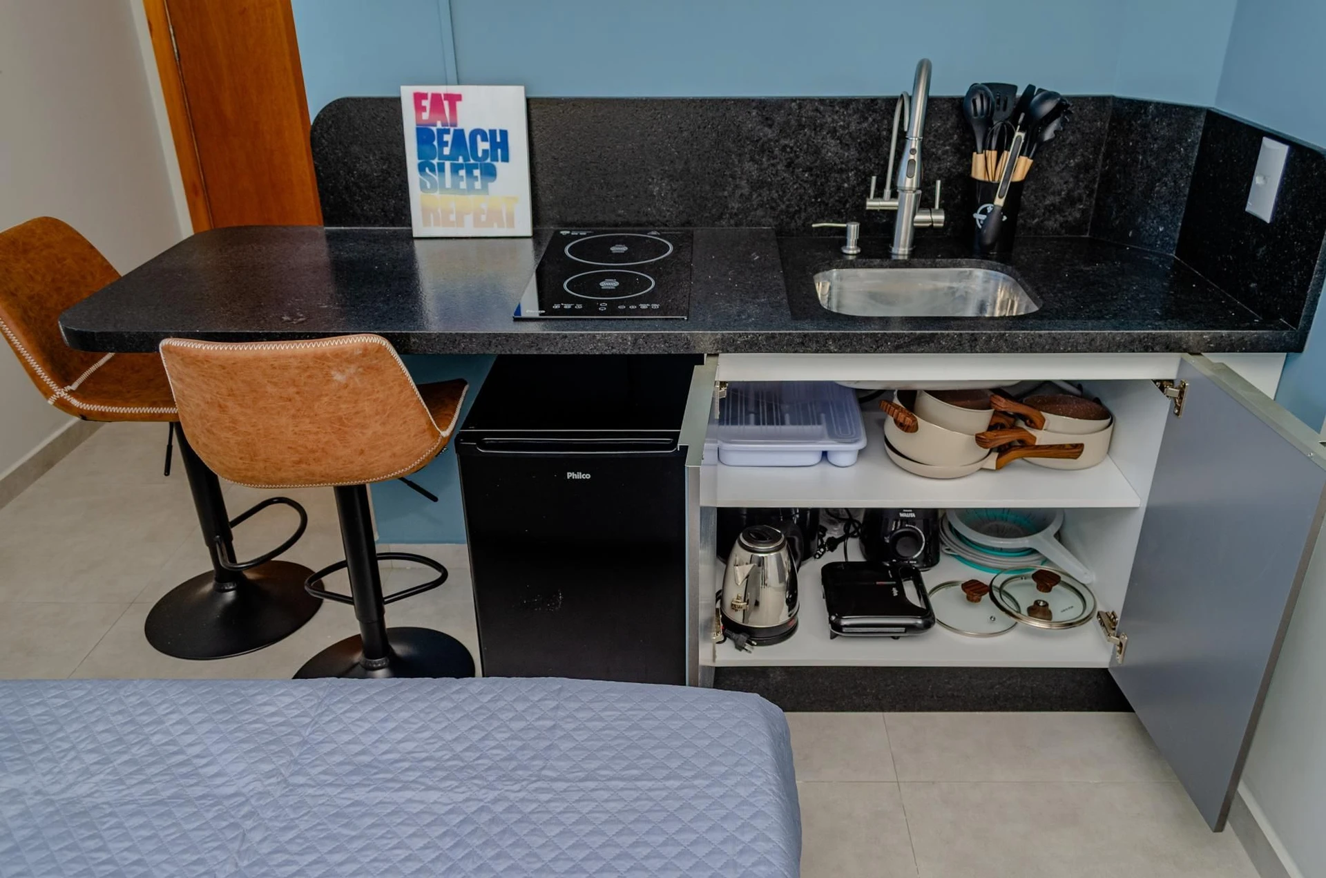 Departamento de 1 dormitorio con ventanales de piso a techo — photo 10