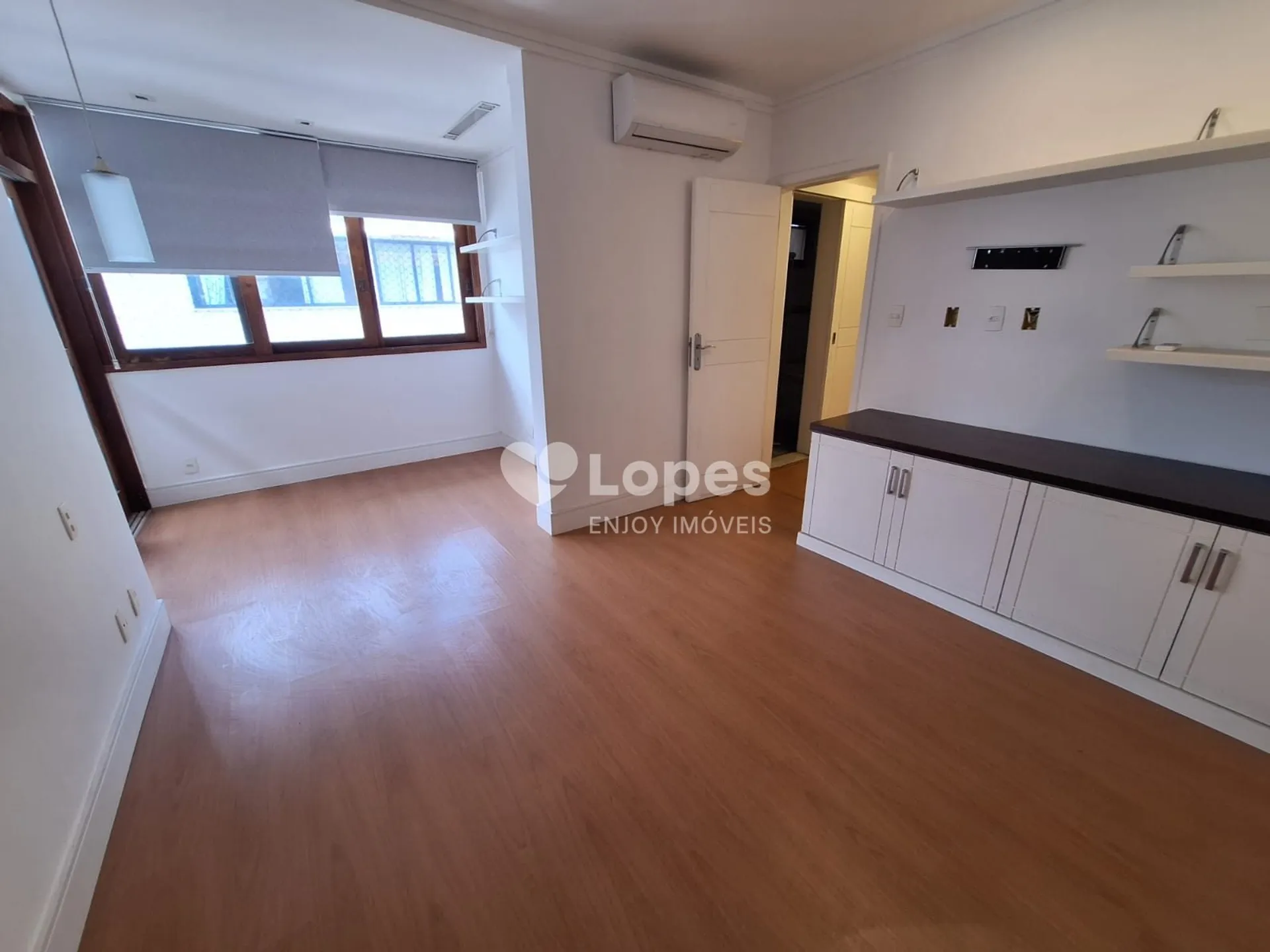 5-bedroom apartment in a building with a gym — photo 22