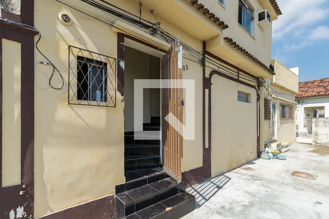 Balcony with a grill in a 3-bedroom apartment, 80 m² — photo 40