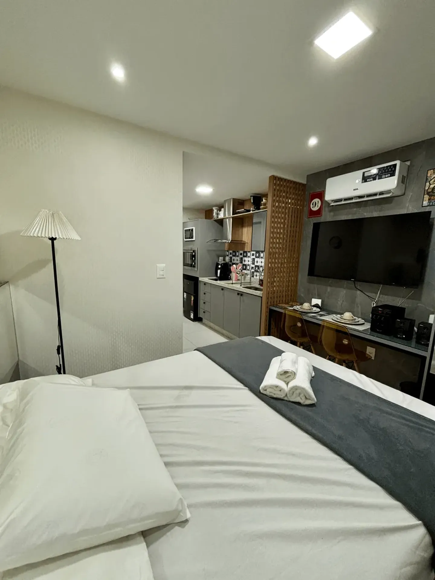 Furnished 22 m² studio-style flat with 1 bedroom suite