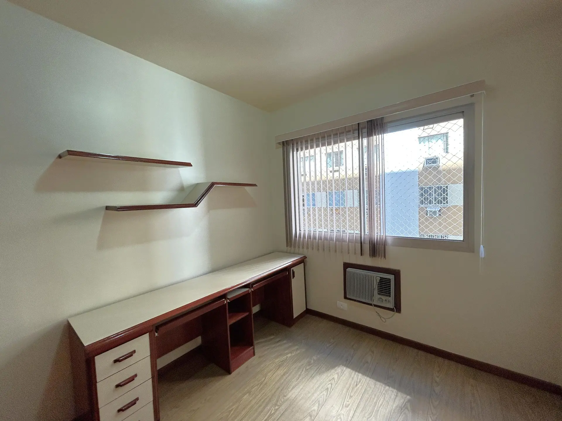 Apartamento com 3 quartos e suíte em bom estado — photo 12