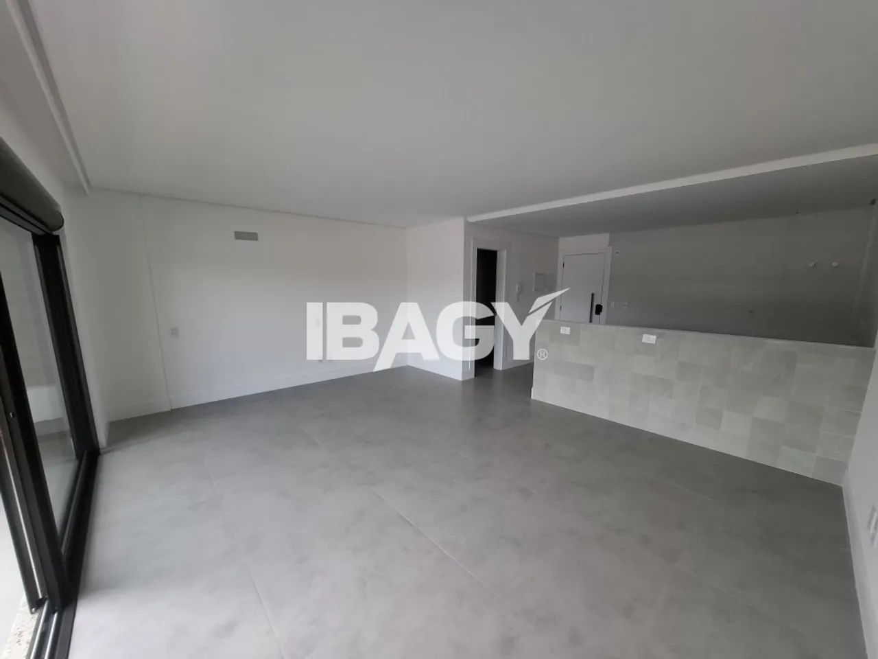 Studio with open-plan kitchen, 1 bedroom and 1 bathroom — photo 5