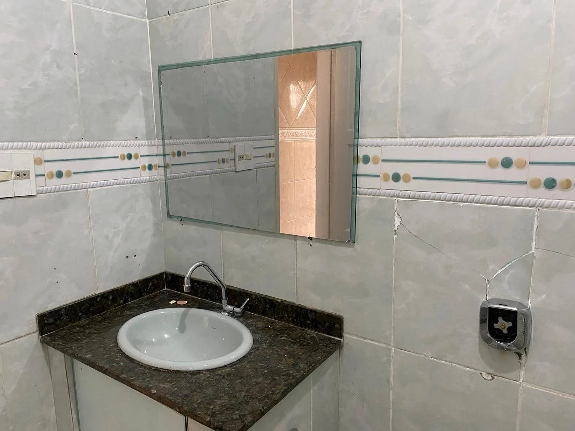 Unfurnished 3-bedroom apartment with 1 bathroom — photo 11