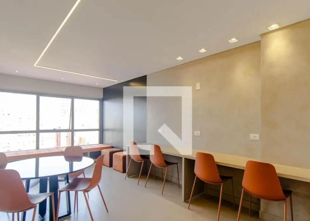 One-bedroom apartment in a building with a gym