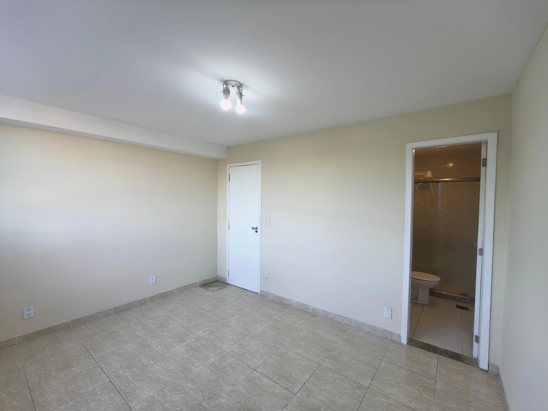 Condo house with 3 bedrooms and a balcony — photo 31