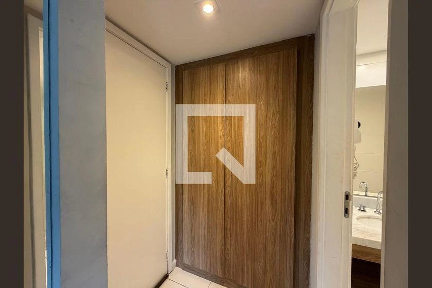 Furnished 2-bedroom apartment with an en-suite pair — photo 23