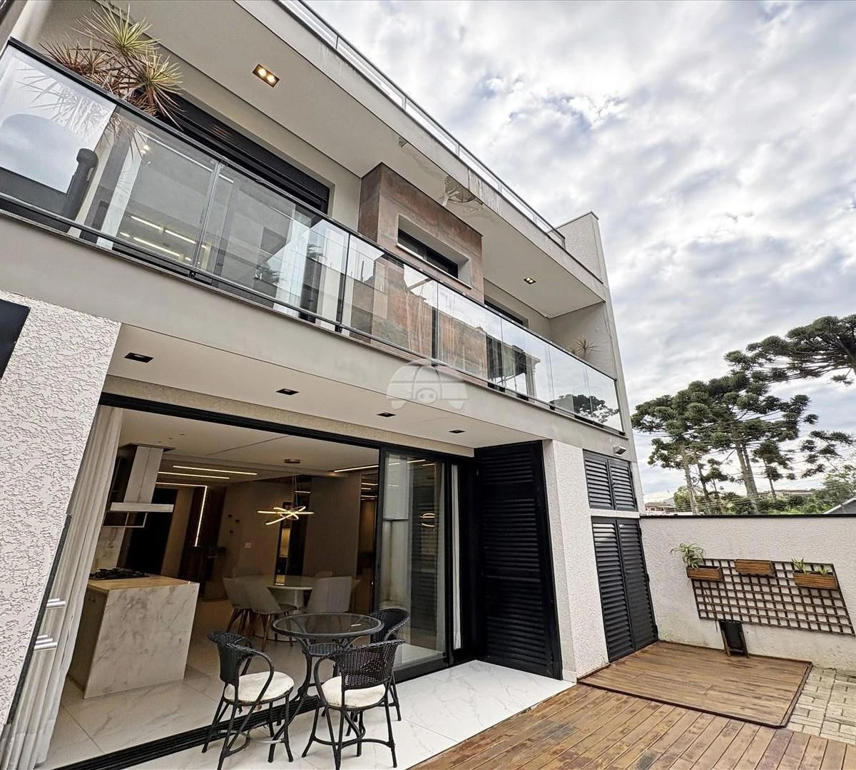 Furnished 293 m² house with open-plan kitchen — photo 16