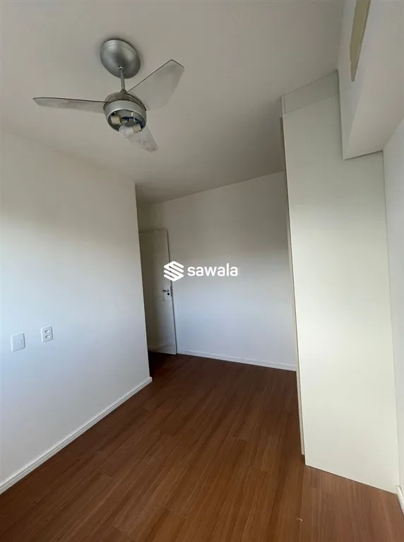2-bedroom apartment with wood or laminate floors — photo 6