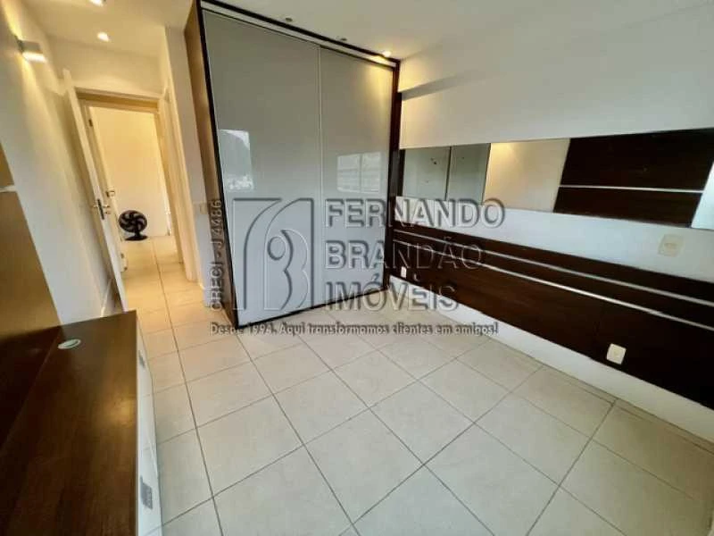 Glass-enclosed balcony in a 3-bedroom apartment, 91 m² — photo 13