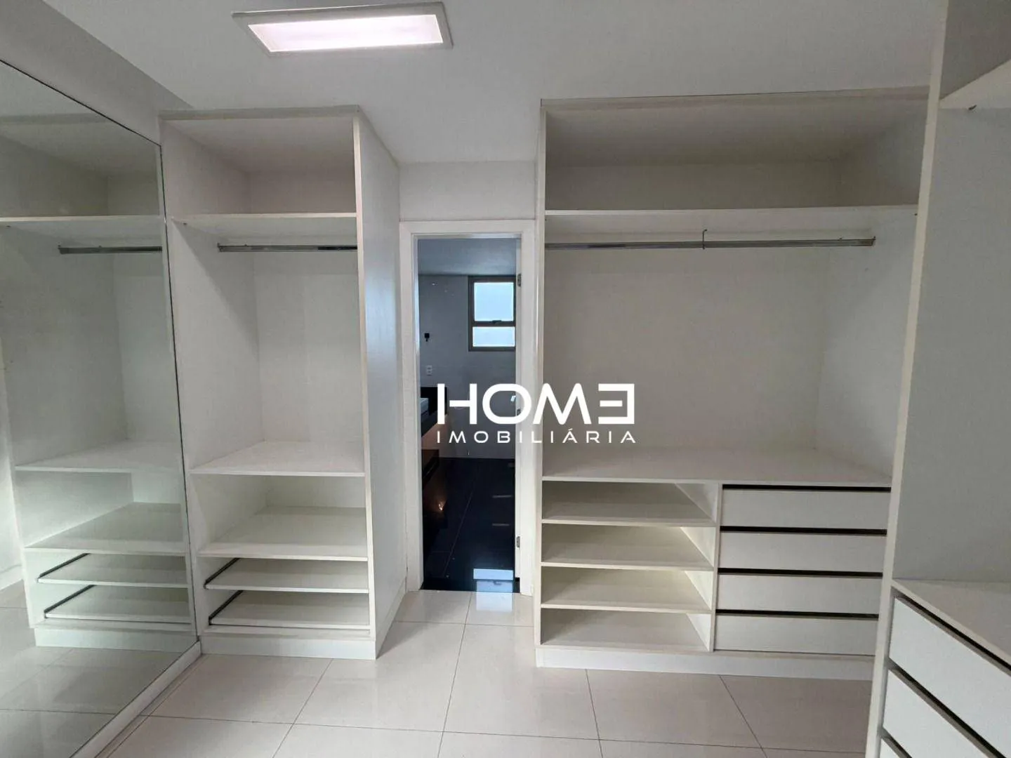 Furnished apartment, 365 m², with floor-to-ceiling windows — photo 9