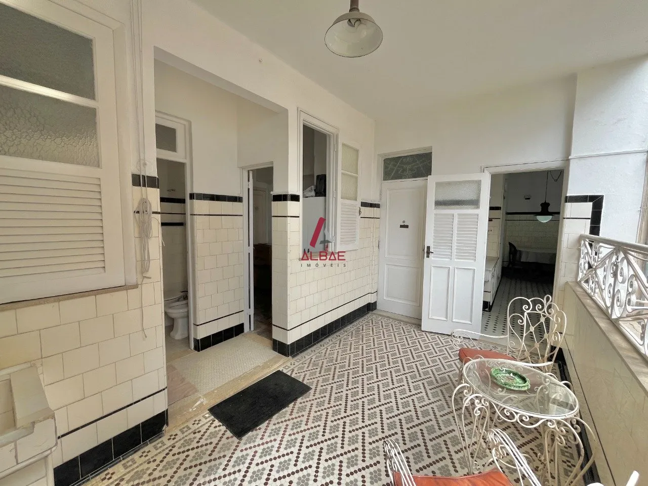 3-bedroom apartment with glassed-in balcony windows — photo 35