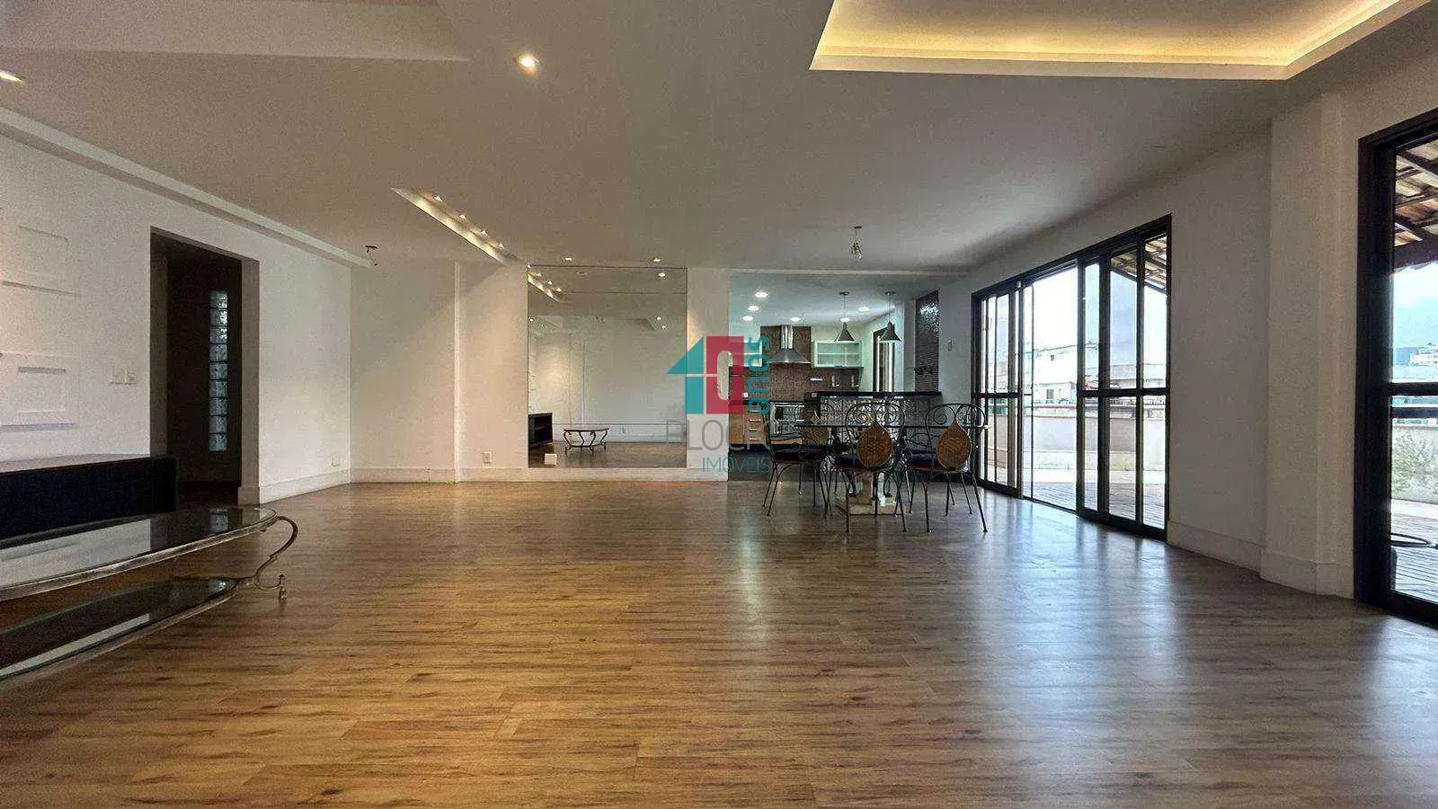 Penthouse with 3 bedrooms, 2 suites, 250 m² — photo 23