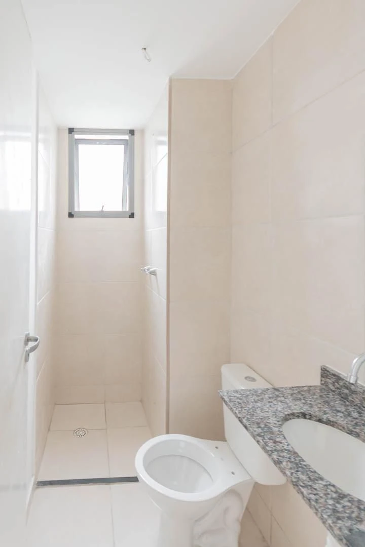 2-bedroom apartment with a suite and a glass balcony — photo 18