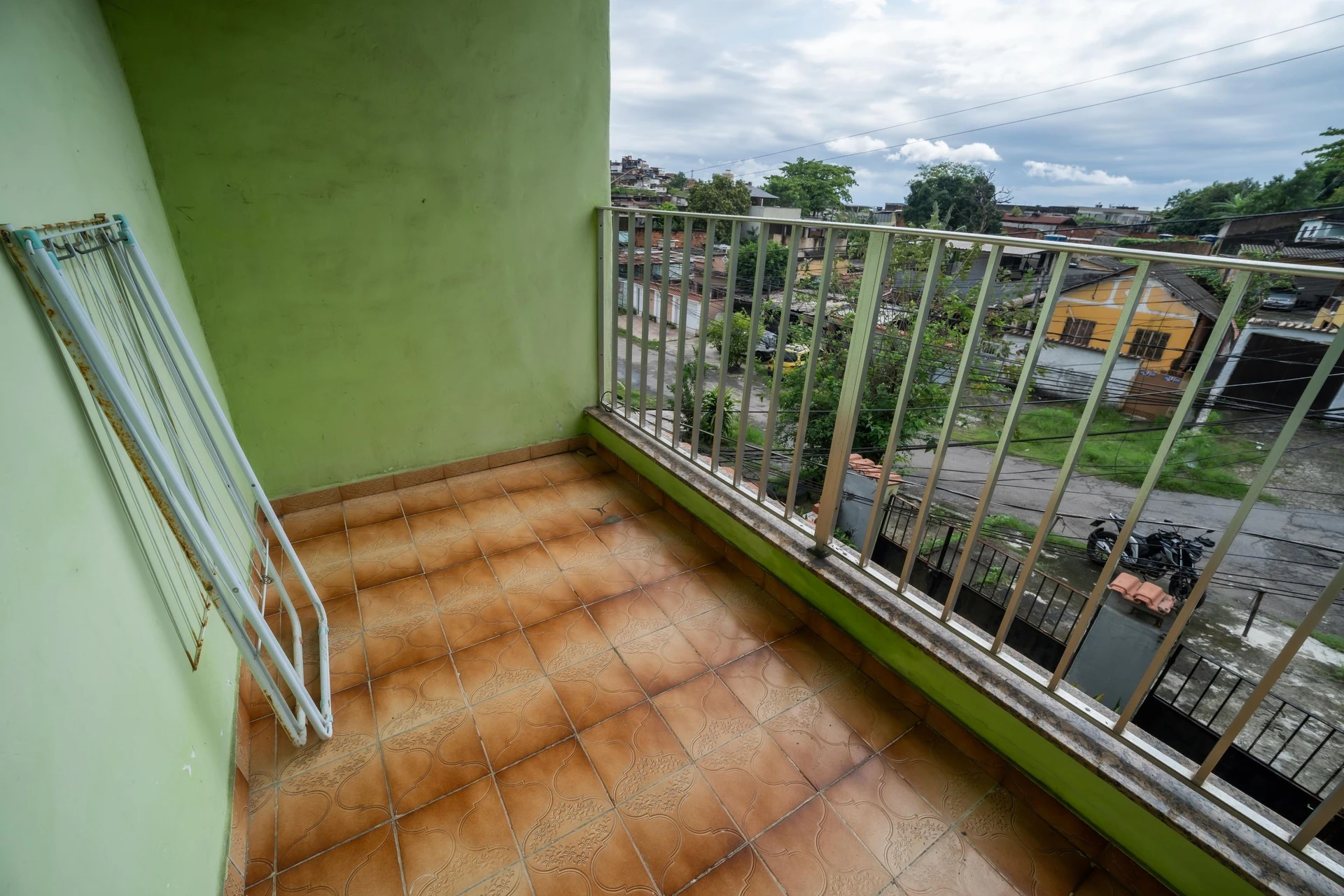 Unfurnished house with 2 bedrooms, yard and balcony — photo 5
