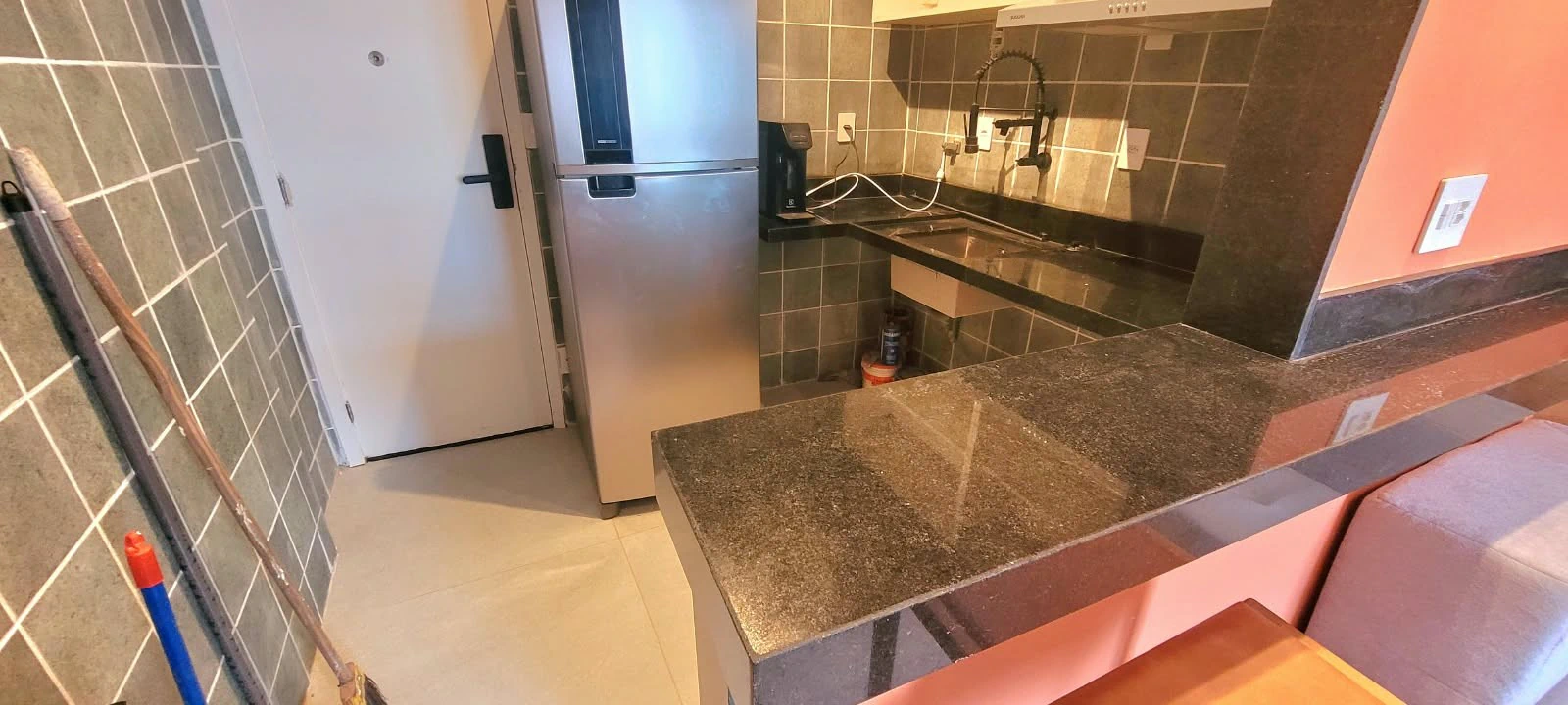 Furnished renovated studio of 30 m² with open-plan kitchen — photo 5