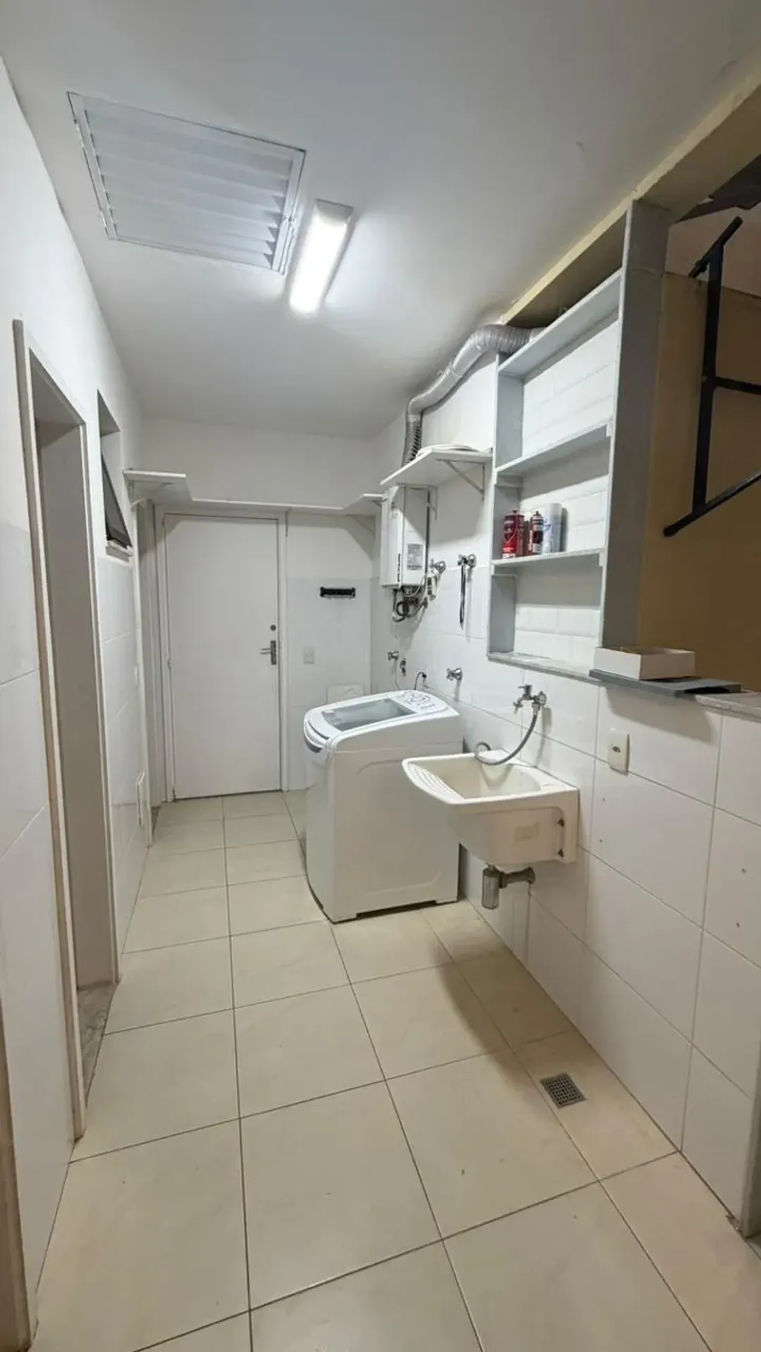 Furnished apartment, 250 m², with floor-to-ceiling windows — photo 14