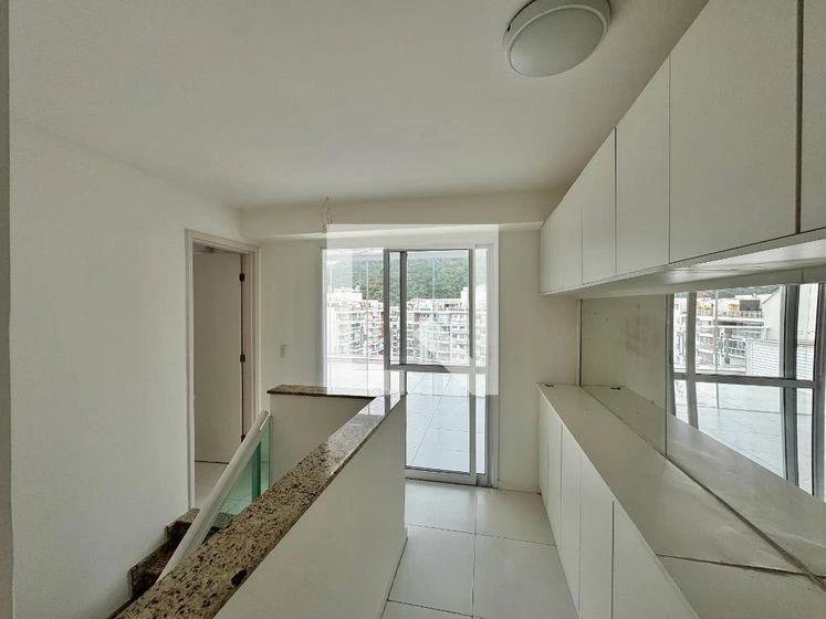 3-bedroom apartment with a mountain view in Rio de Janeiro — photo 47