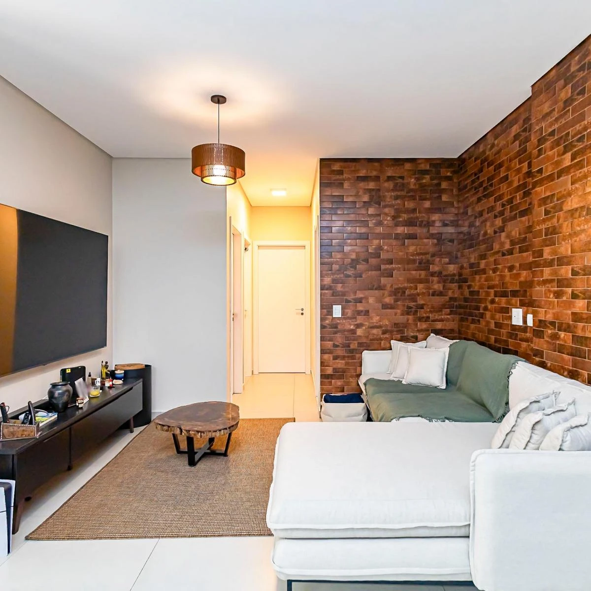 3-bedroom apartment with a grill on the balcony in Curitiba — photo 7