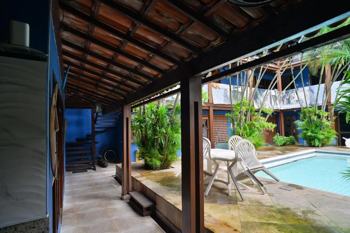 One-bedroom apartment in a building with a pool — photo 14